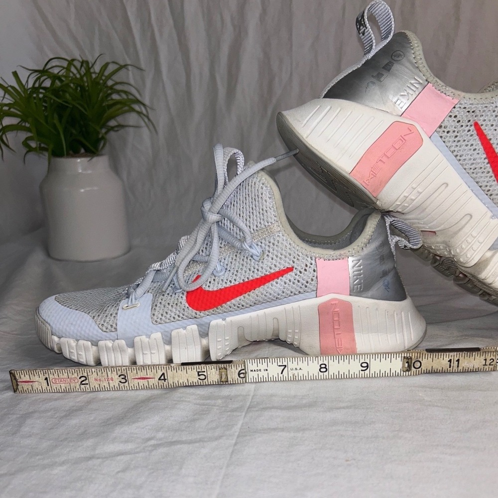 Nike Metcon Women 9 Cross Training Shoes Grey Silver Red CrossFit Sporty Workout - Picture 15 of 17